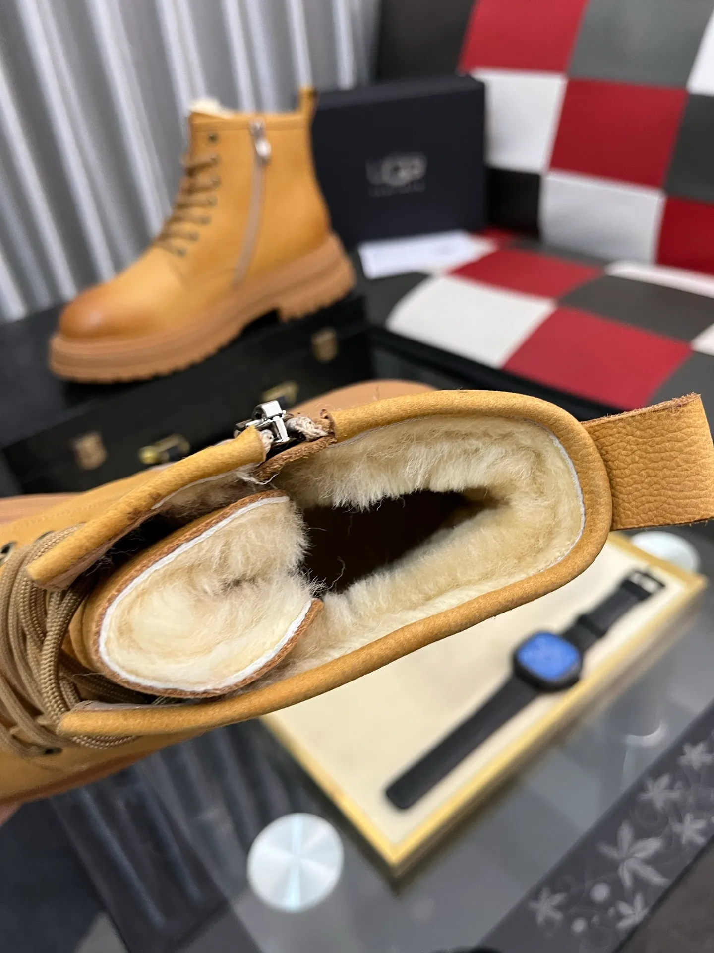 Men's Men's Shoes 💰660⌚️⌚️New UGG fur-integrated men's simple and fashionable snow shoes. The most worth buying at the end of this year are warm casual shoes. Whether you are out and about at home, their comfortable and warm performance will be your most suitable fashion companion! The material is cowhide upper and imported wool is used inside. Two layers of cowhide for warmth and comfort! The eva+ rubber patch outsole is cushioned, wear-resistant, and has good elasticity. It is light and wear-resistant, comfortable and soft, and the new simple cut is more fashionable. It has both practicality and fashion sense, so you no longer have to worry about how to match it in winter, while still maintaining fashionable taste. High-quality genuine wool produced in Dongguan. The material depends on the details! Size: 38-39-40-41-42-43-44-45